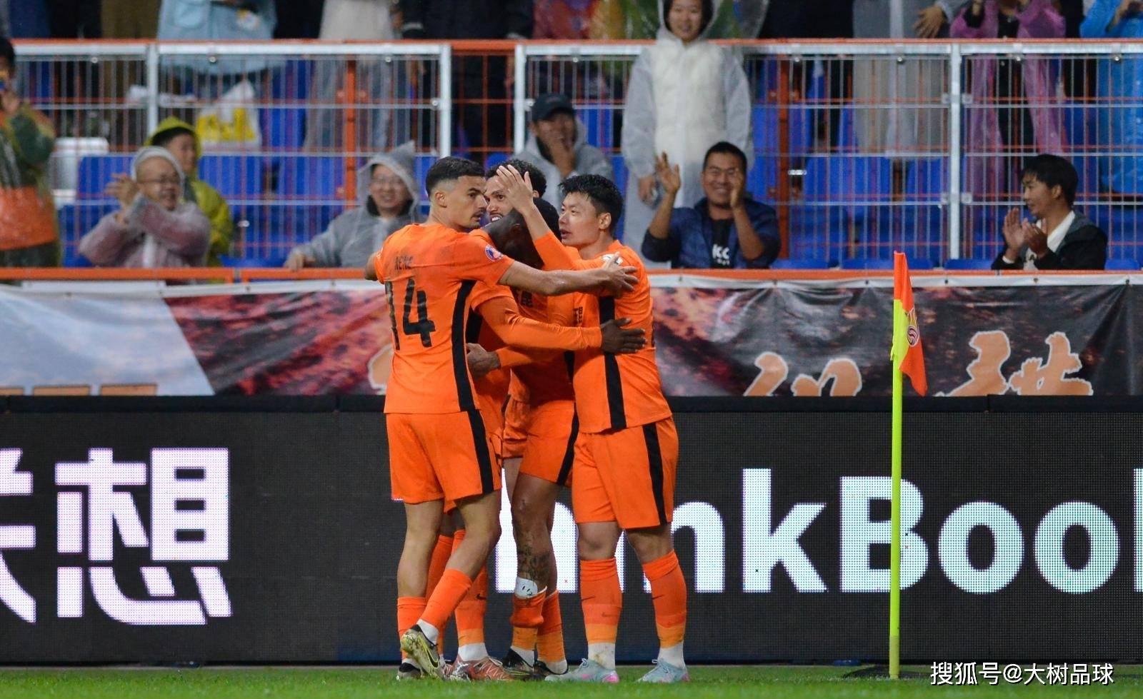 包含今夜俄克拉荷马雷霆止住颓势：欧联节点到来；气氛紧张；球队文化再被提及的词条APP下载