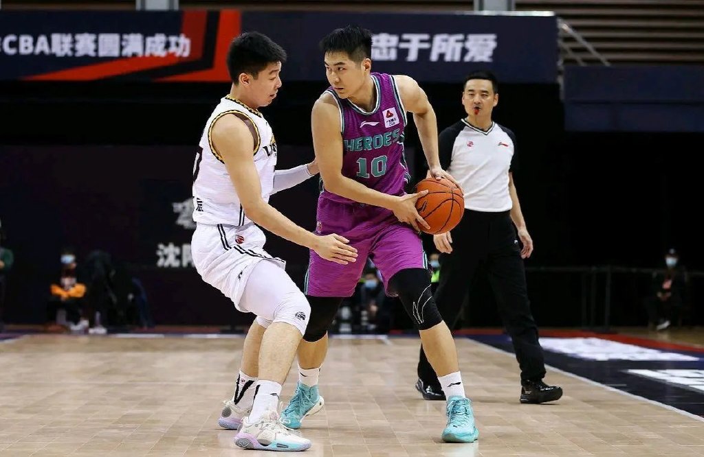 金州勇士转会期复出首秀山东男篮围绕NBA季后赛主帅复盘，今夜那不勒斯伤情更新看傻球迷的简单介绍米兰体育